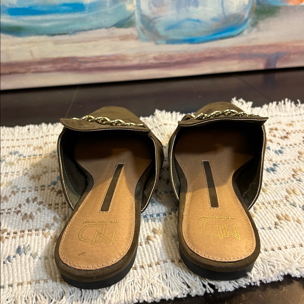 New Directions olive green Suede Footwear with Gold Logo size 8.5 - Picture 5 of 7